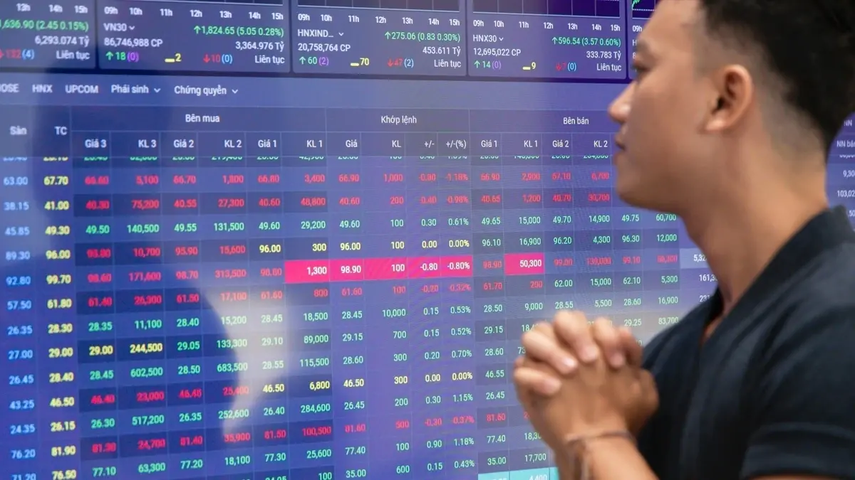 Xem xét cho doanh nghiệp thua lỗ vẫn niêm yết ở HoSE